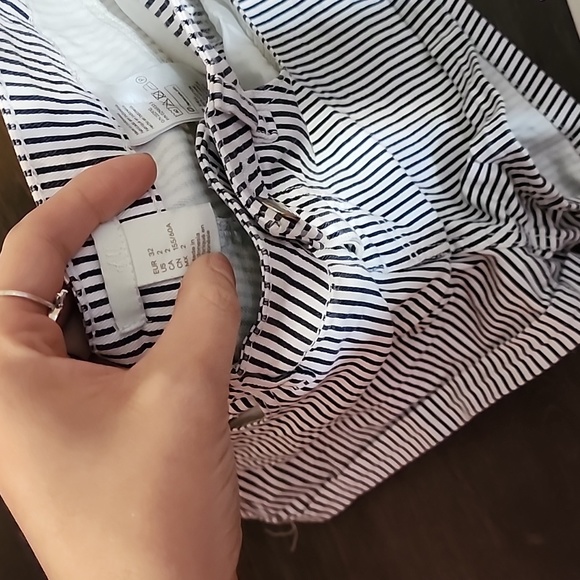 H&M Shorts - Picture 2 of 2